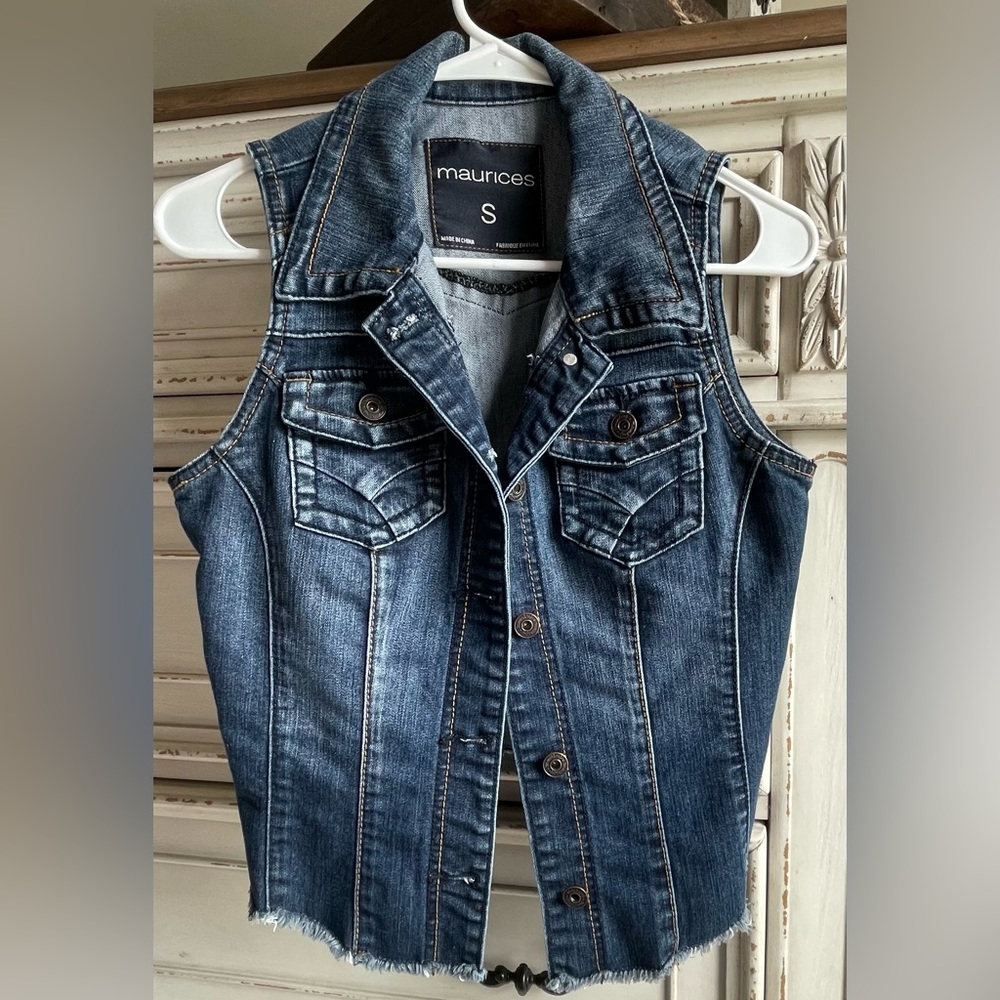 Maurice’s dark wash jean jacket vest in size small